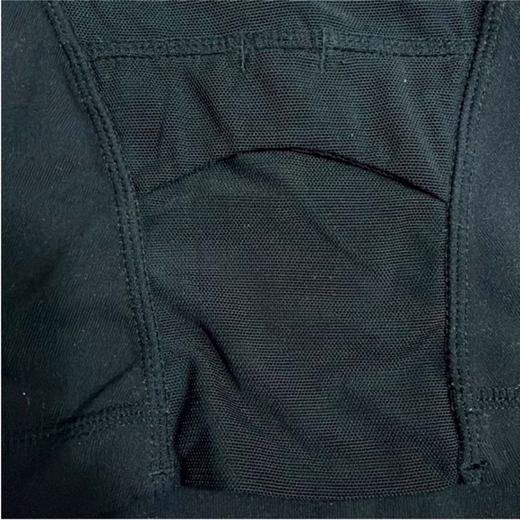 Lulu lemon tank built in bra small - Picture 2 of 3